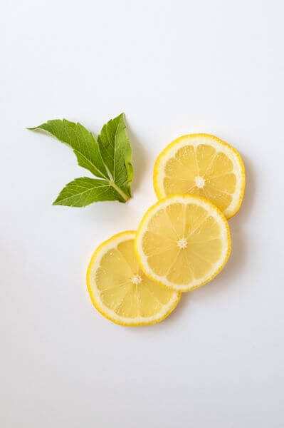 Acide citrique tient son nom du citron